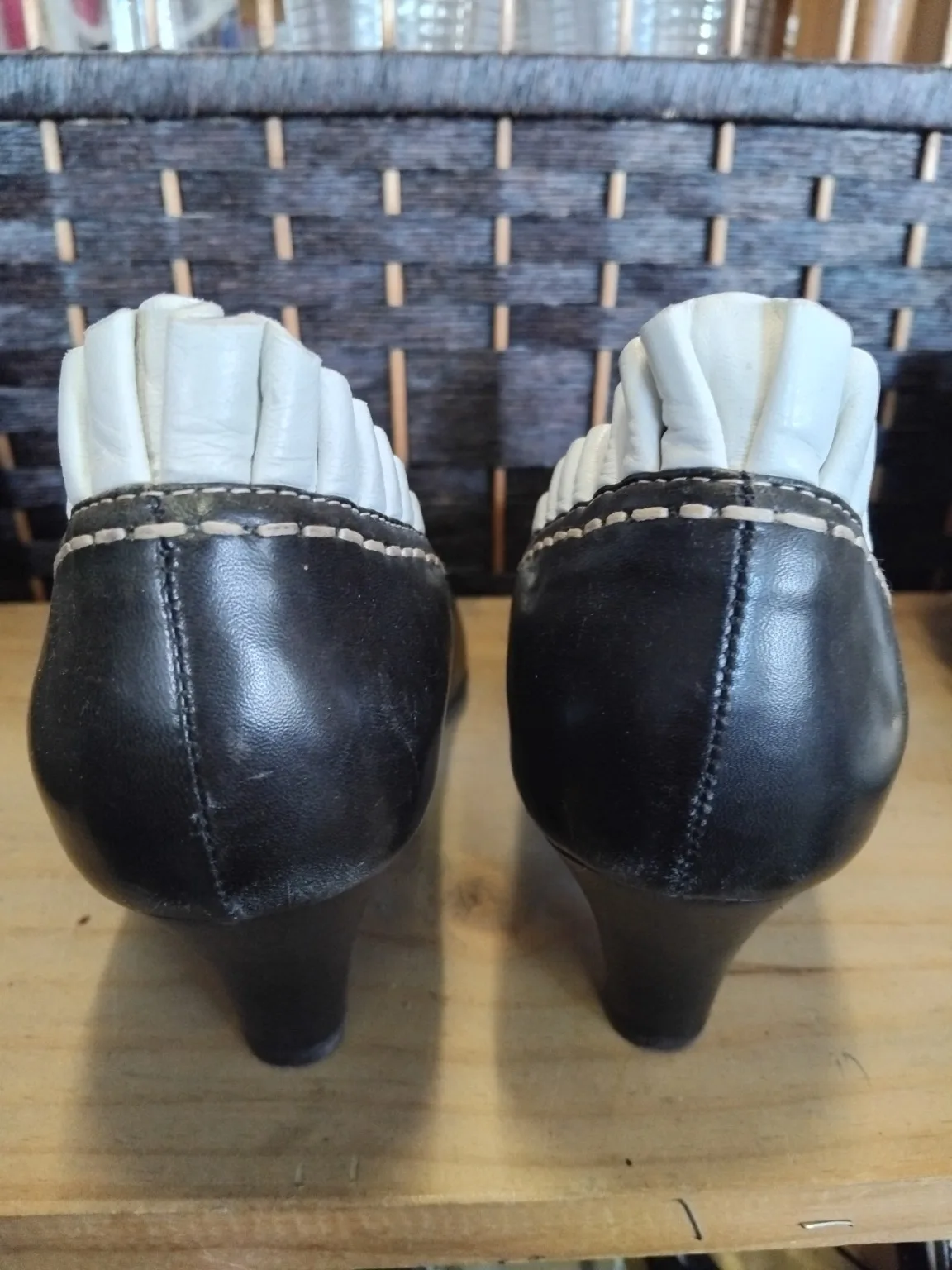 Everybody by B.Z. Moda Italian Leather Heels Black White Ruffle Size 37