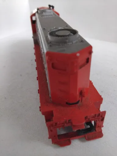 Tyco HO Scale Santa Fe Diesel Locomotive #5628 - Red/Silver GP20 Style
