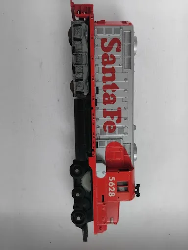 Tyco HO Scale Santa Fe Diesel Locomotive #5628 - Red/Silver GP20 Style